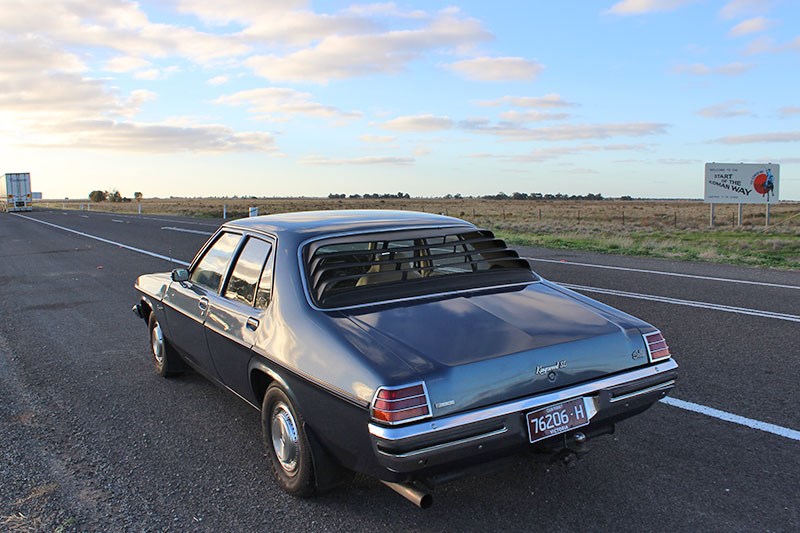 Holden HZ
              Kingswood